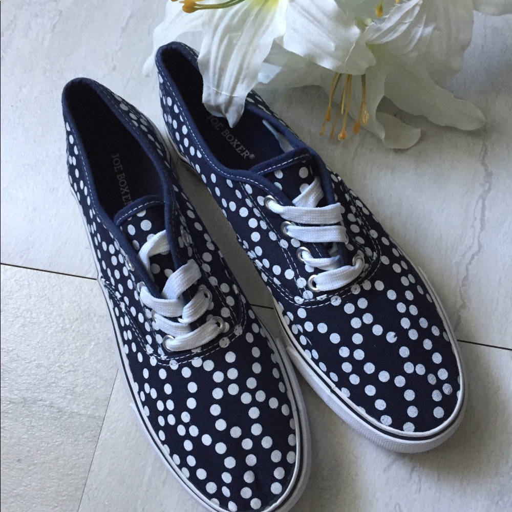 New Joe Boxer's Navy Polka dot shoes